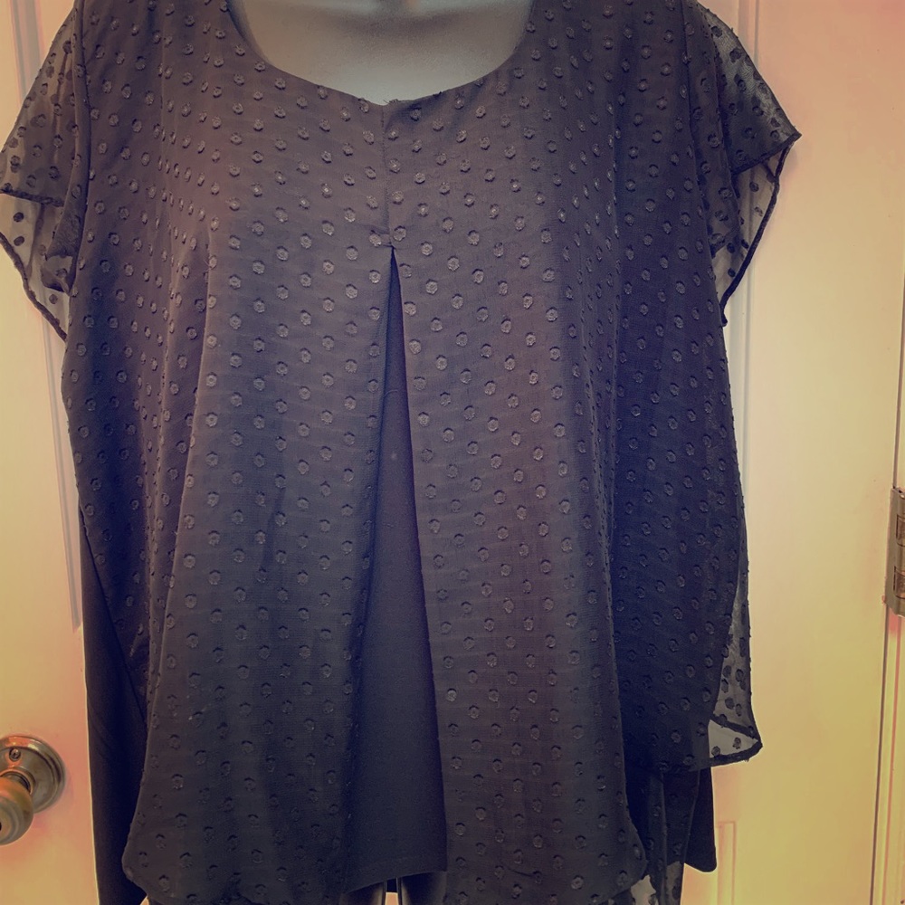 Short sleeve top with lace overlay